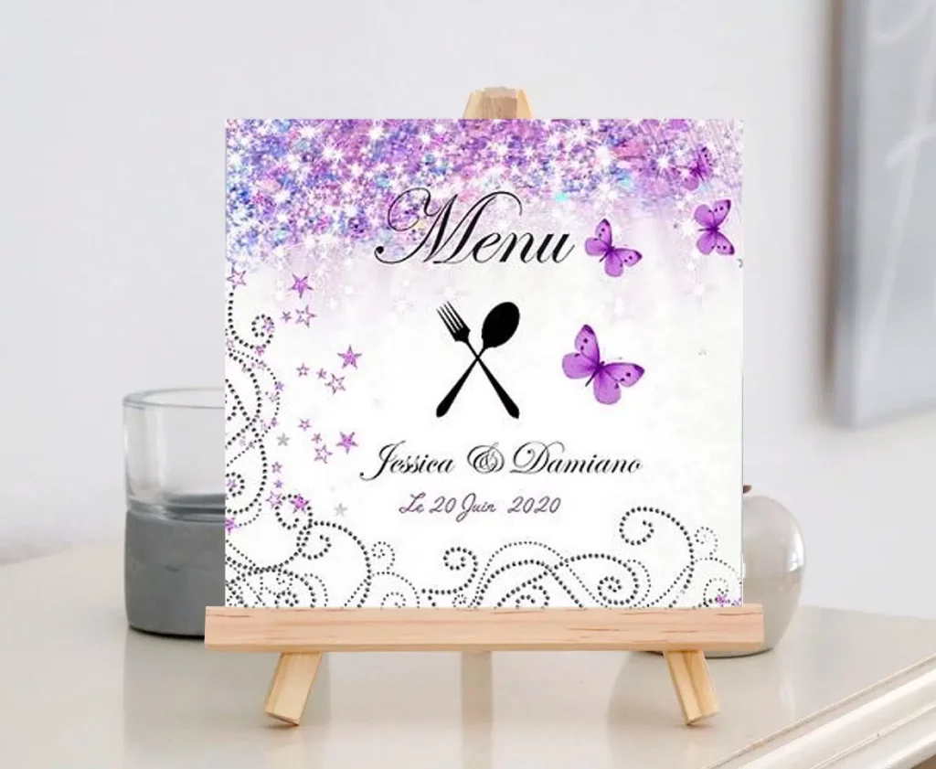 Menu de mariage : Des cartes présentant le menu du repas du mariage.