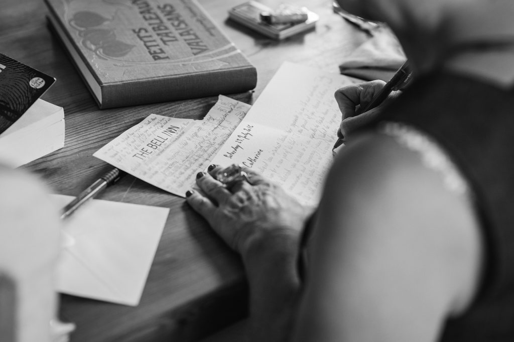 Voici une liste des articles courants que l'on peut commander dans une papeterie de mariage :